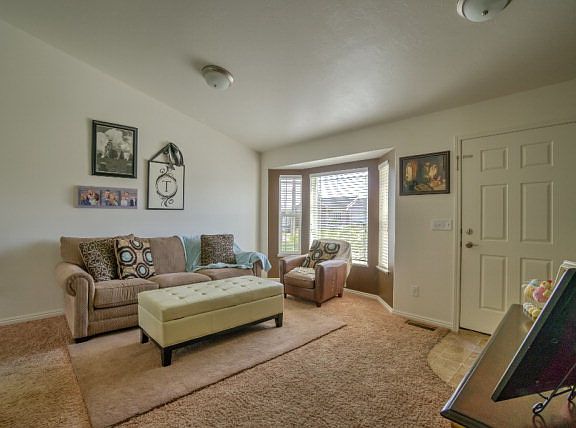 5th image of 3093 N Wildflower Dr