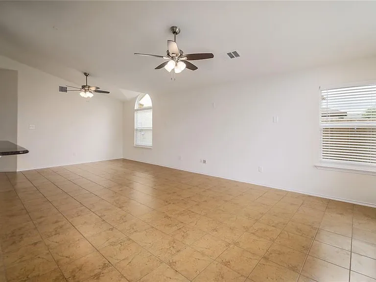 137 Langtry Ln — Photo 8