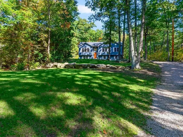 427 Log Rd, Smithfield, RI 02917