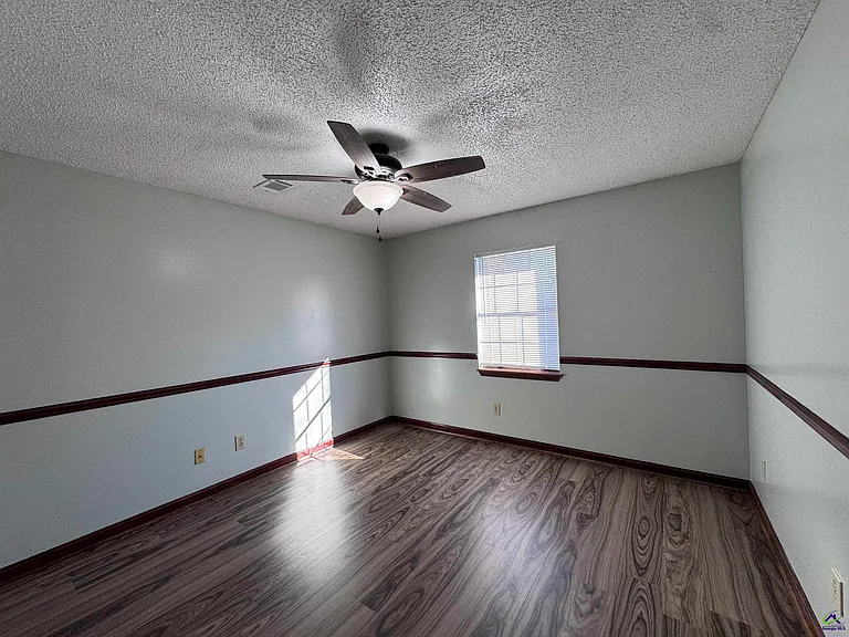111 Rainbow Ave — Photo 11