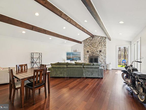 4th image of 15403 Pegg Ct