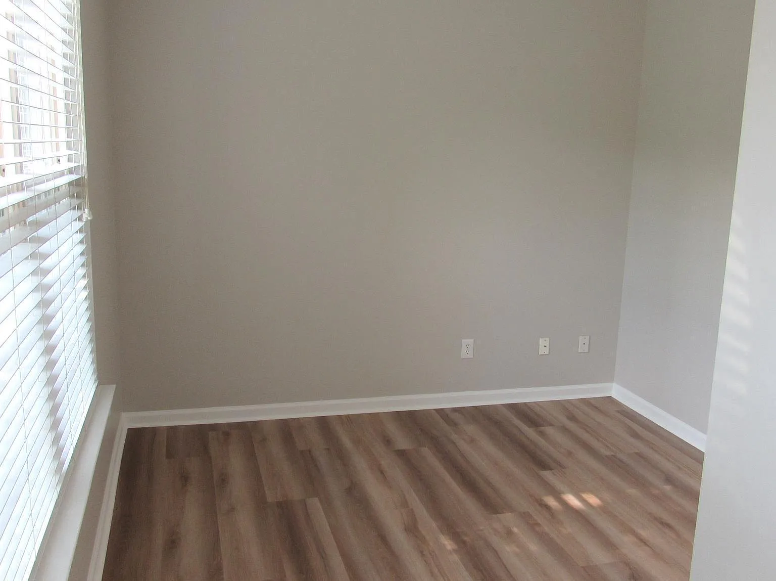4 bed, 2.5 bath, 2410 sqft, $3,500 — Photo 4