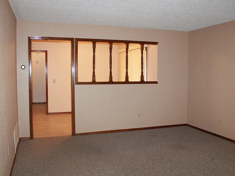 1120 Tall Oaks Dr — Photo 3