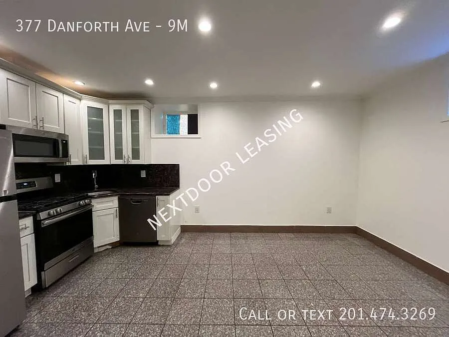 377 Danforth Ave — Photo 4