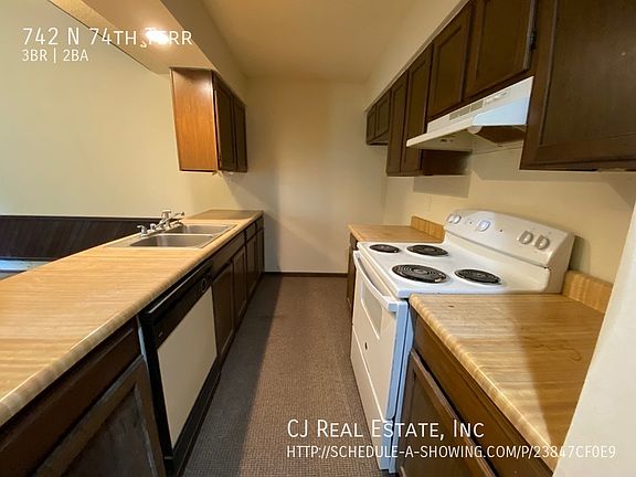 5th image of 742 N 74th Ter