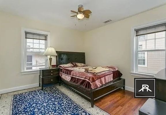 3rd image of 16 Eliot Cres #1