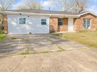 600 W Mimosa St, Angleton, TX 77515
