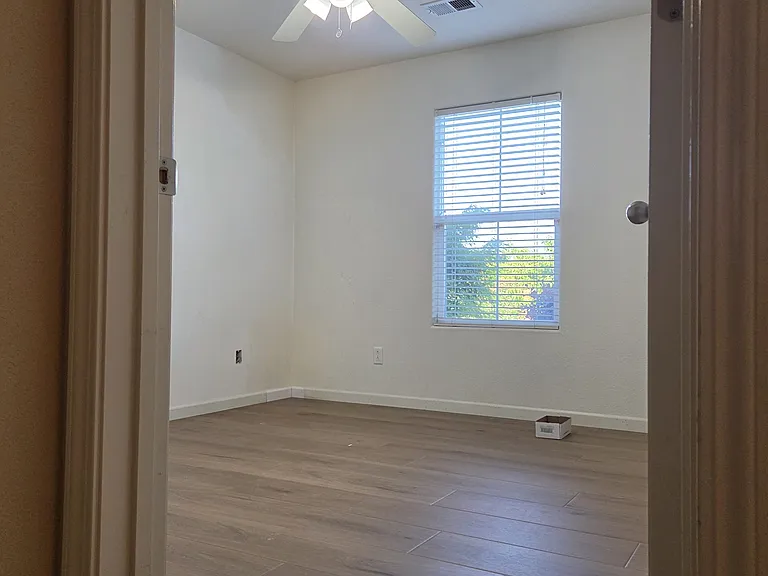3930 Sophia St — Photo 16