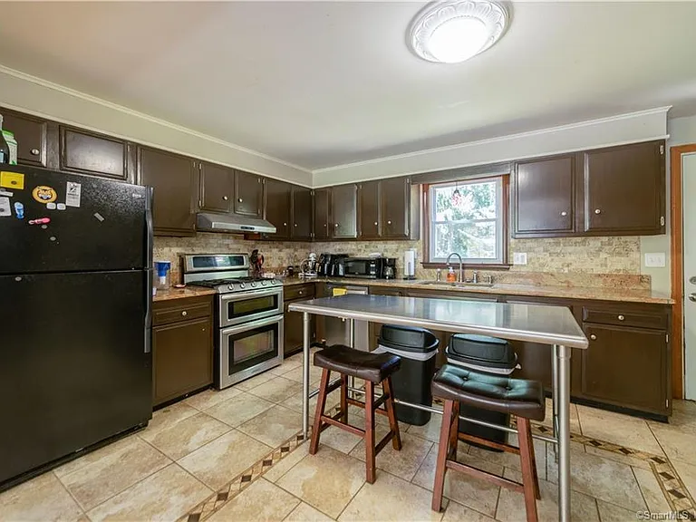 7 Anns Farm Rd — Photo 4