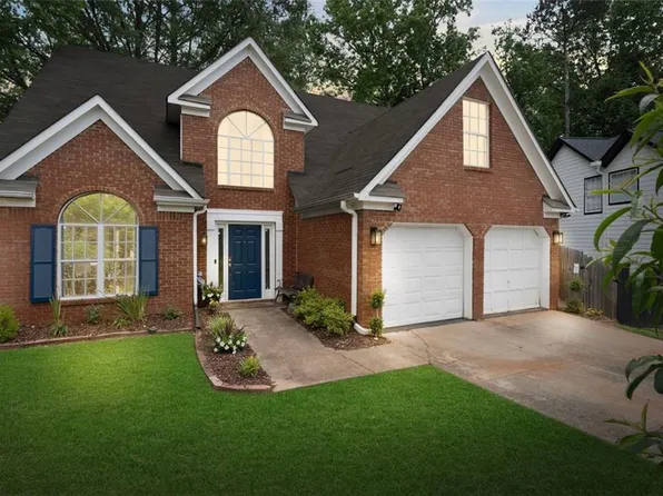 565 Saint James Ct, Lawrenceville, GA 30044