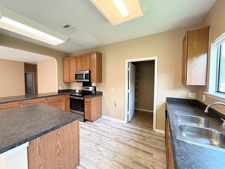 1752 Bayland St — Photo 10