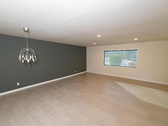 4th image of 504 N Cantera Cir