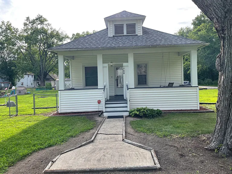 1708 Tower St — Photo 1