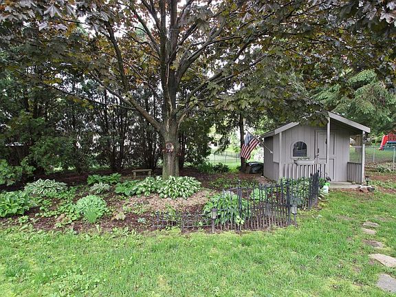 4th image of 875 Oakwood Ln