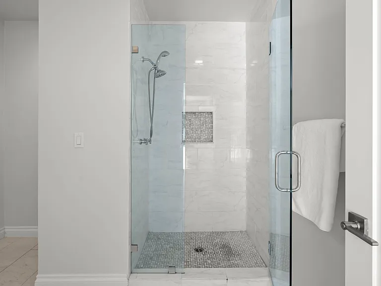 3611 Riviera Dr — Photo 52