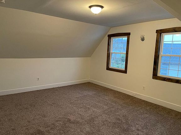3rd image of 327 E Chestnut St APT 3