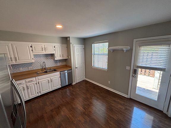 3rd image of 608 Brentwood Point