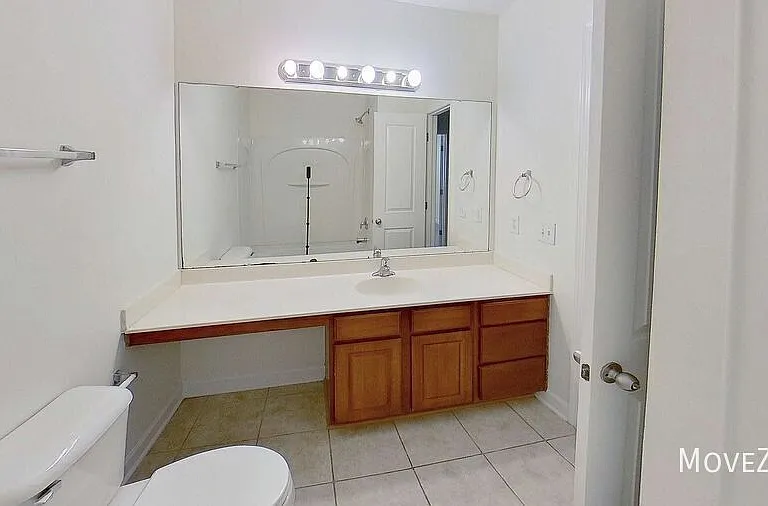 1336 Green Oaks Ln #E — Photo 33