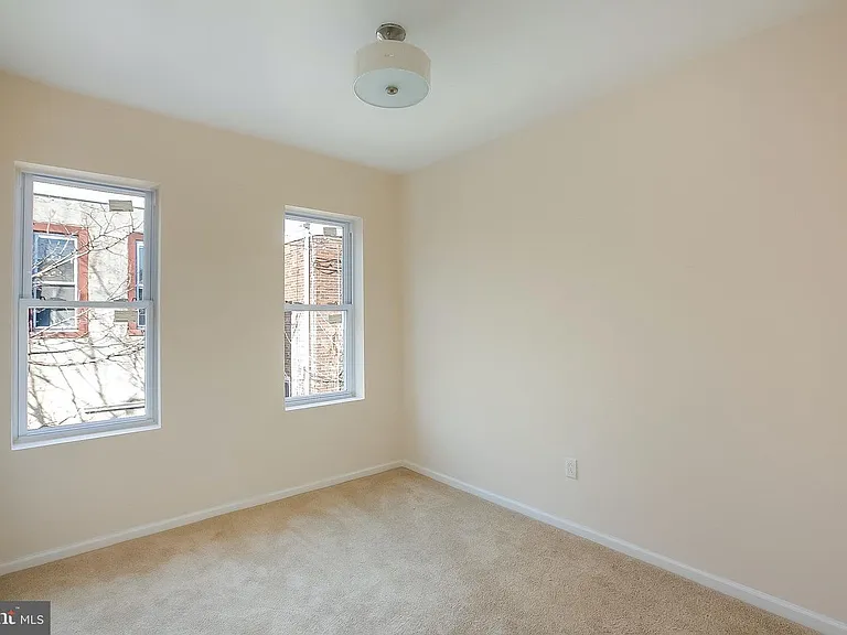 142 S Peach St — Photo 13