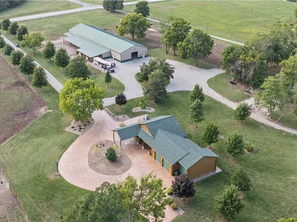 25345 Harmony Rd, Paola, KS 66071