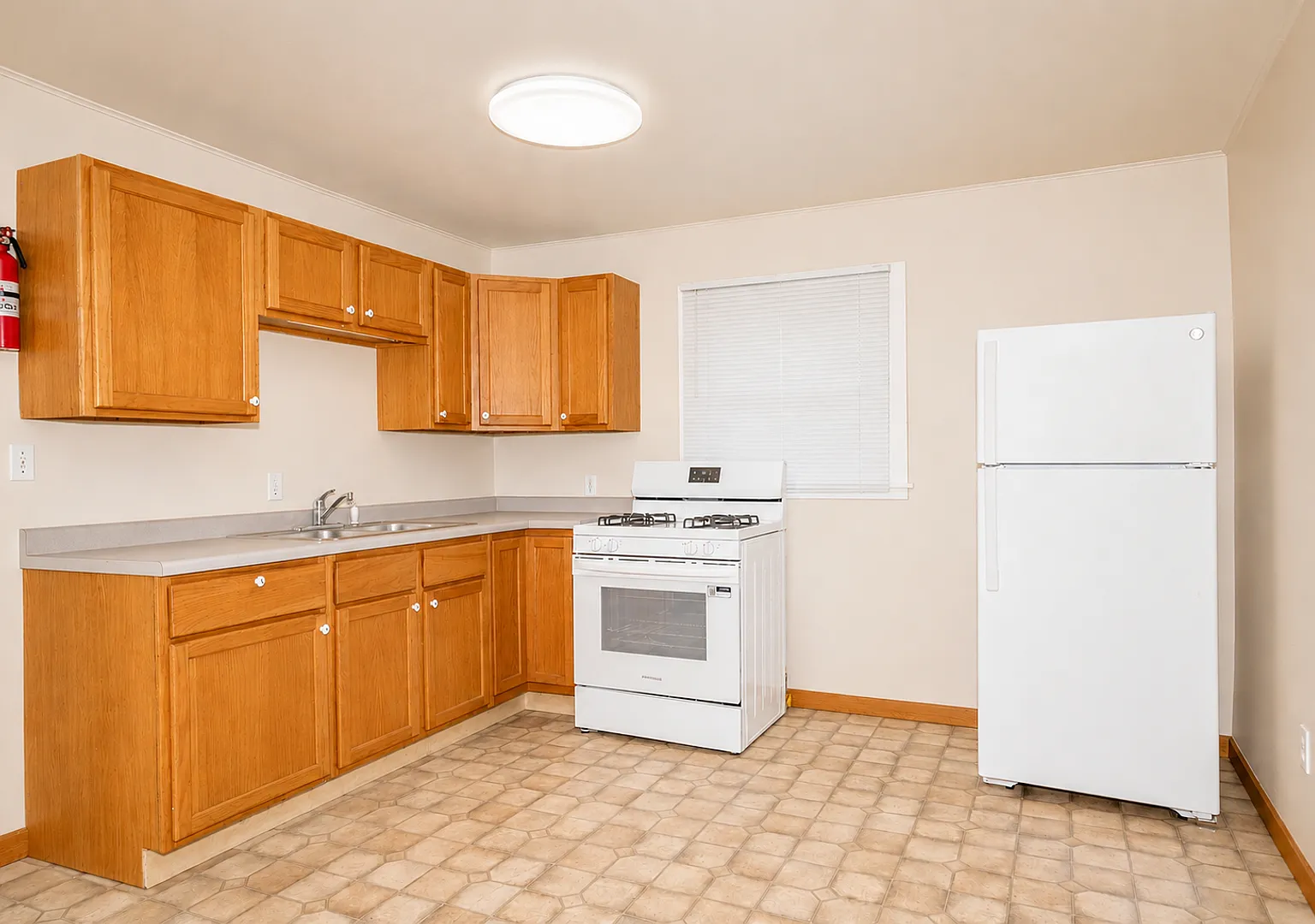 West Adams Apartments — Photo 2