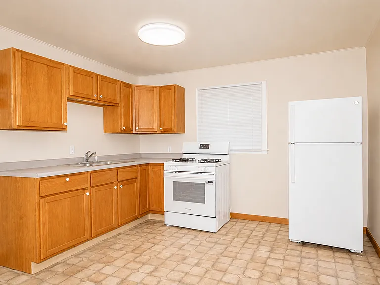 131-155 W Adams St — Photo 2