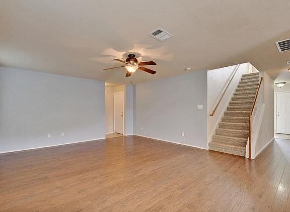 5th image of 216 Creston St