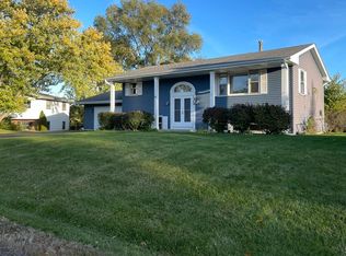 2426 Highland Cir, Lindenhurst, IL 60046