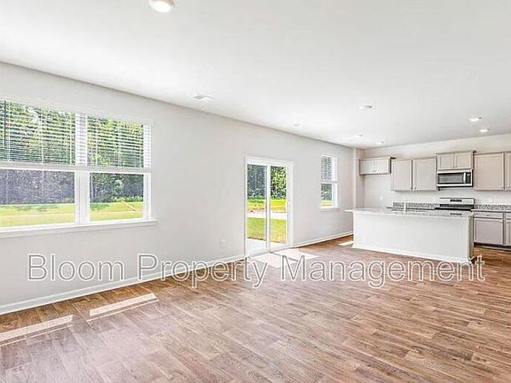 3rd image of 145 Summit View Dr