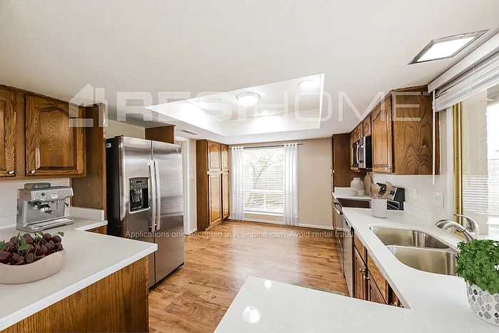 4613 W Butler Dr — Photo 3