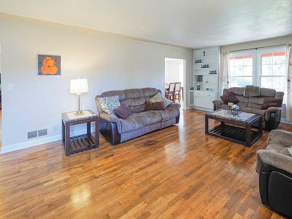 4th image of 561 Fairfield Ave