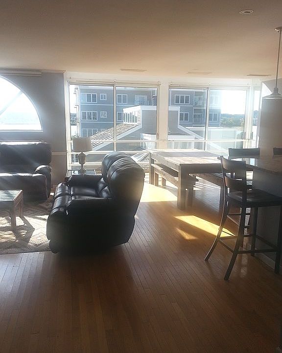 2nd image of 52 Harbour Close .
