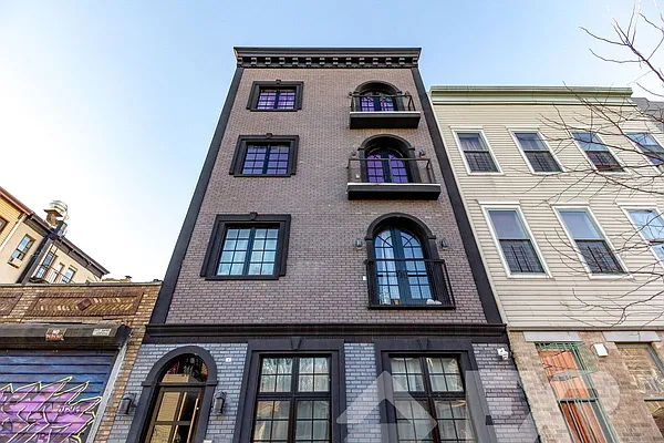 Rented by EXR | media 12