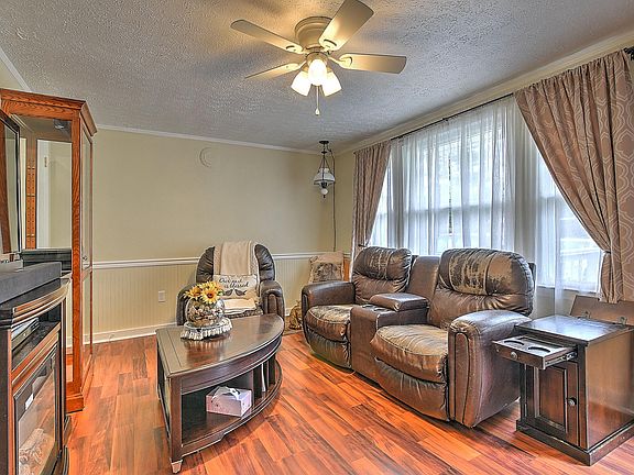 3rd image of 390 Dotson Ln