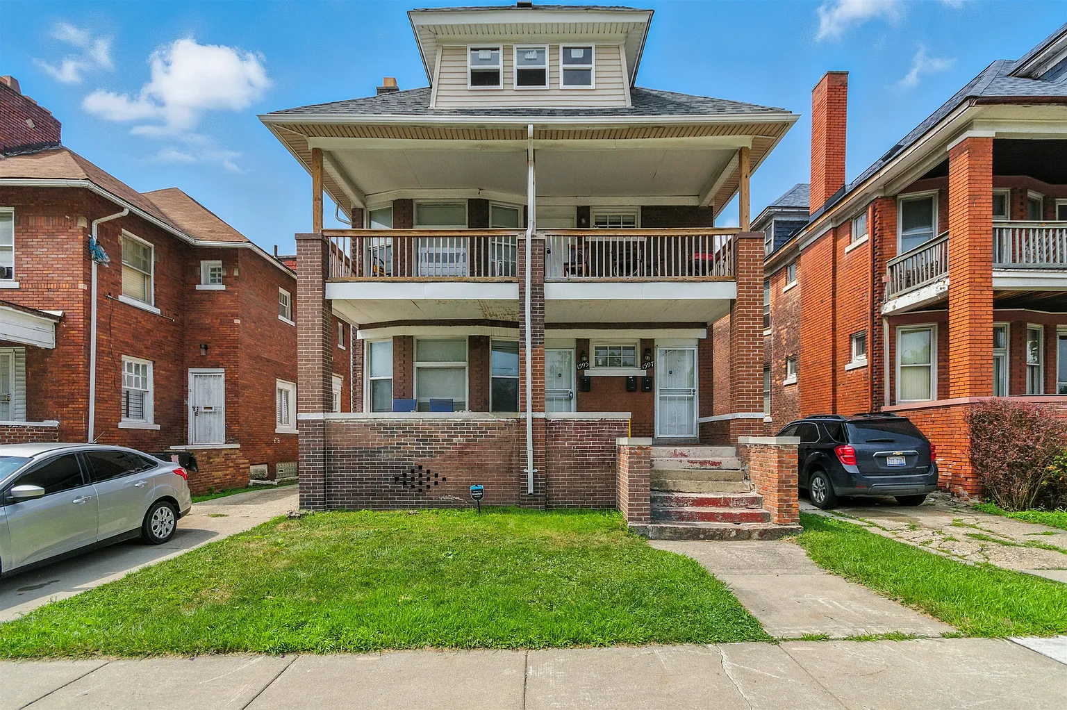 1595 W Grand Blvd photo 1