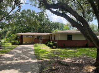 2106 Meadowbrook St, Pascagoula, MS 39567