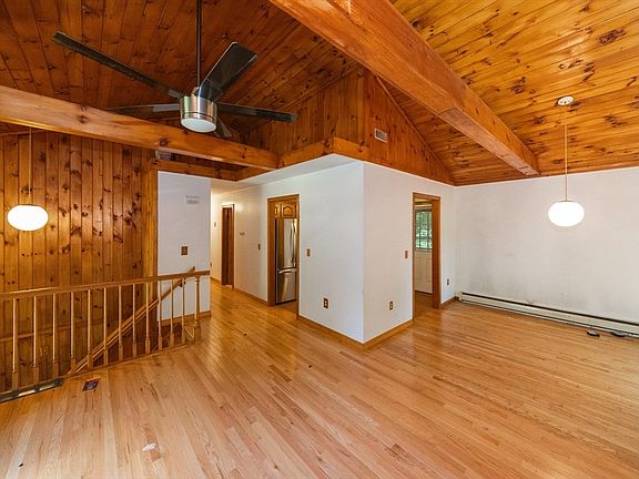 3rd image of 426 Cronin Rd