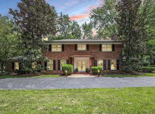 30 Frontenac Estates Dr, Saint Louis, MO 63131