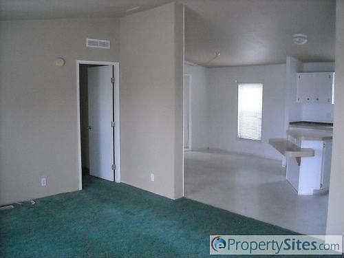 5th image of 307 N Douglas Ave