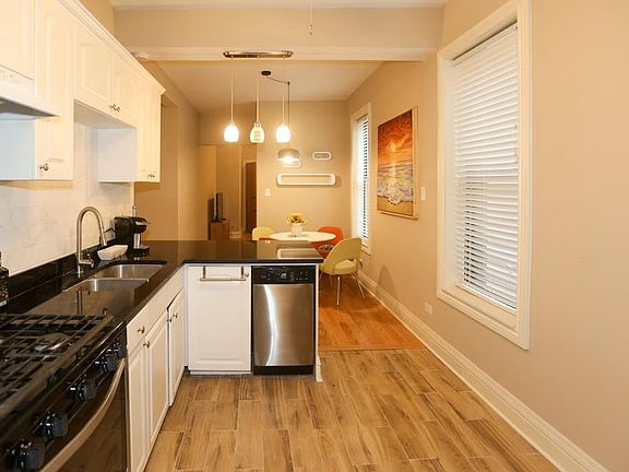 4th image of 1134 W Oakdale Ave #2REAR
