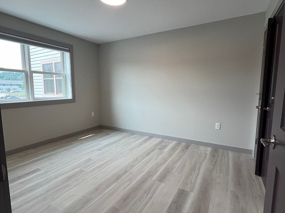 2nd image of 1650 Mountain Rd #204