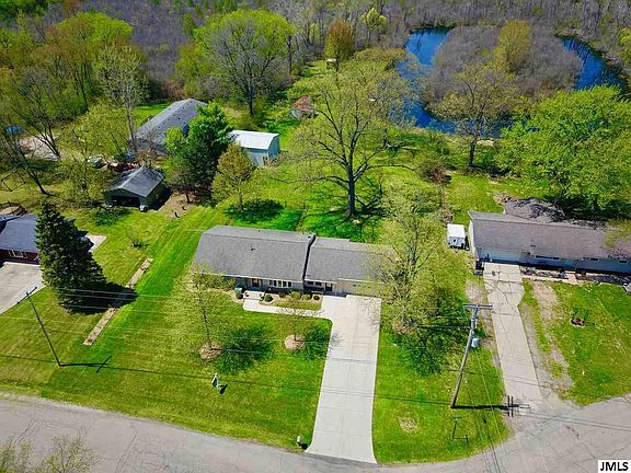 3rd image of 350 Cedar Dr