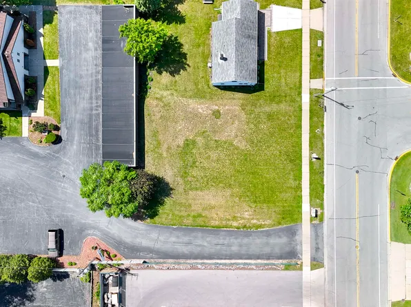 1047 Marvelle Ln, De Pere, WI 54304