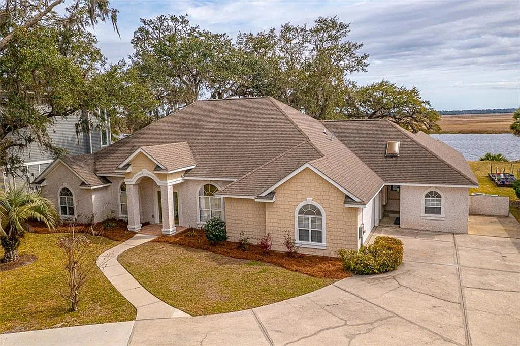 5 bed, 2.5 bath, 3126 sqft, $4,800 — Photo 1