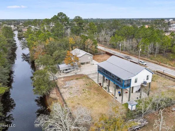5169 1st Ave, Bay Saint Louis, MS 39520