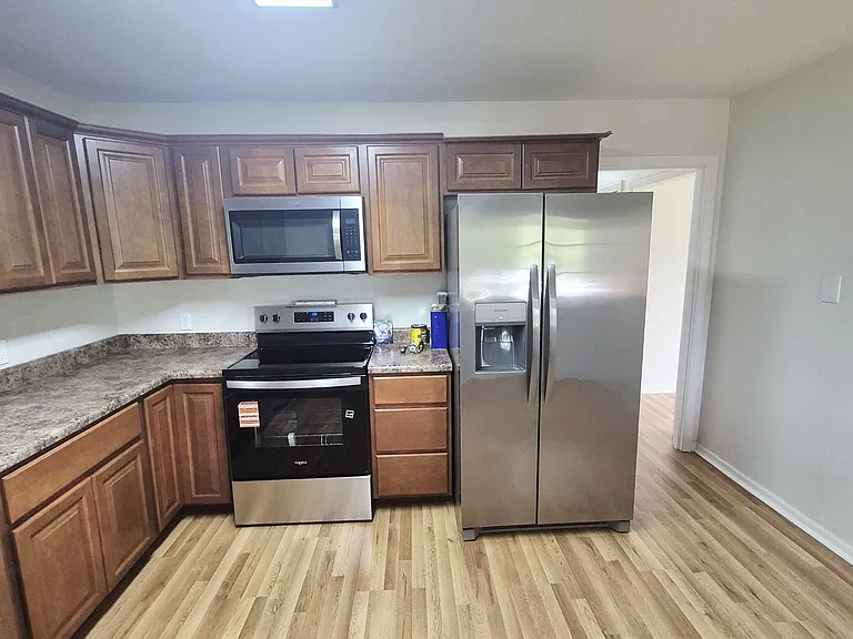 200 Wellview Dr — Photo 9