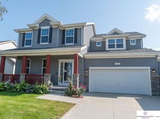 4401 Edgerton Dr, Bellevue, NE 68123