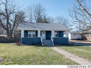 1211 N Webster St, Taylorville, IL 62568