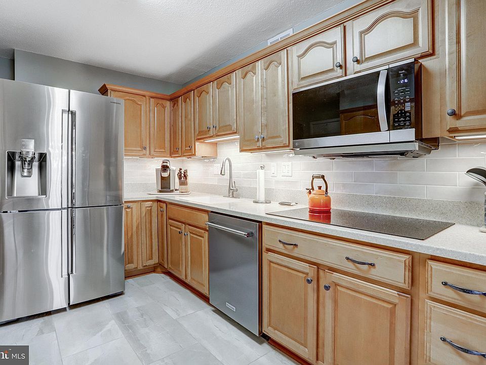 1st image of 309 Yoakum Pkwy APT 707