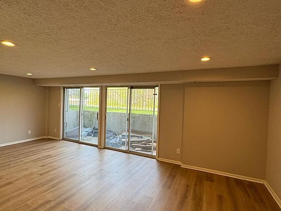 5th image of 152 Kenwood Dr